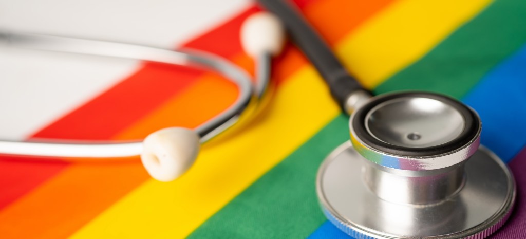 This Pride Month: Queer Activism and the Consequences of Stigmatizing Healthcare / Este mes del orgullo (Pride): El activismo queer y las consecuencias de la estigmatización de la atención&nbsp;médica